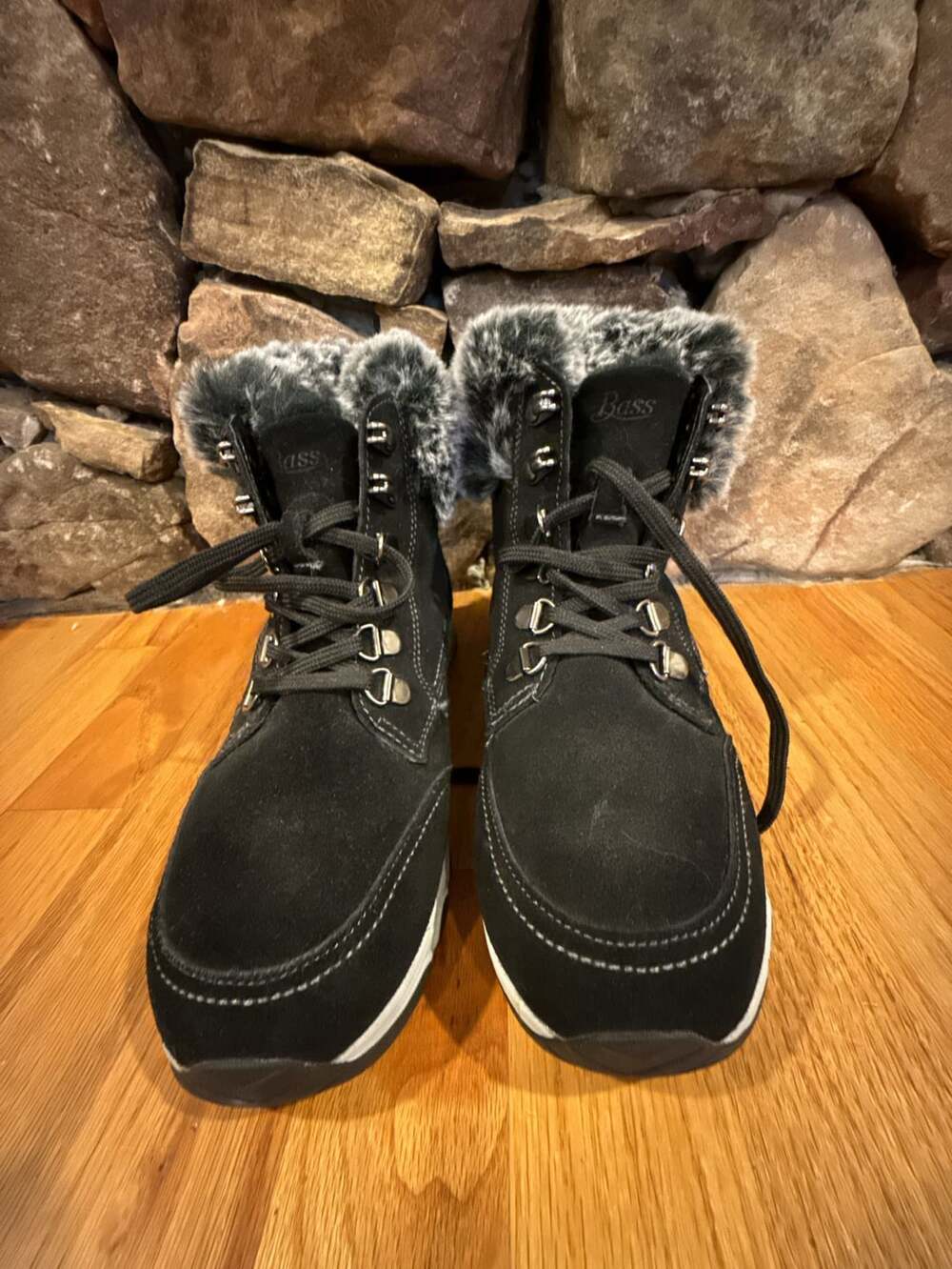 G.H. Bass Alaska Boots Size 7.5M Black Leather Fur Upper